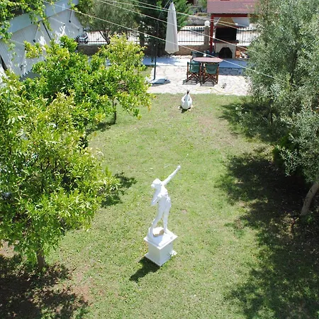 Artemis Daire *