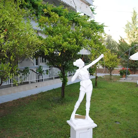Artemis Daire *